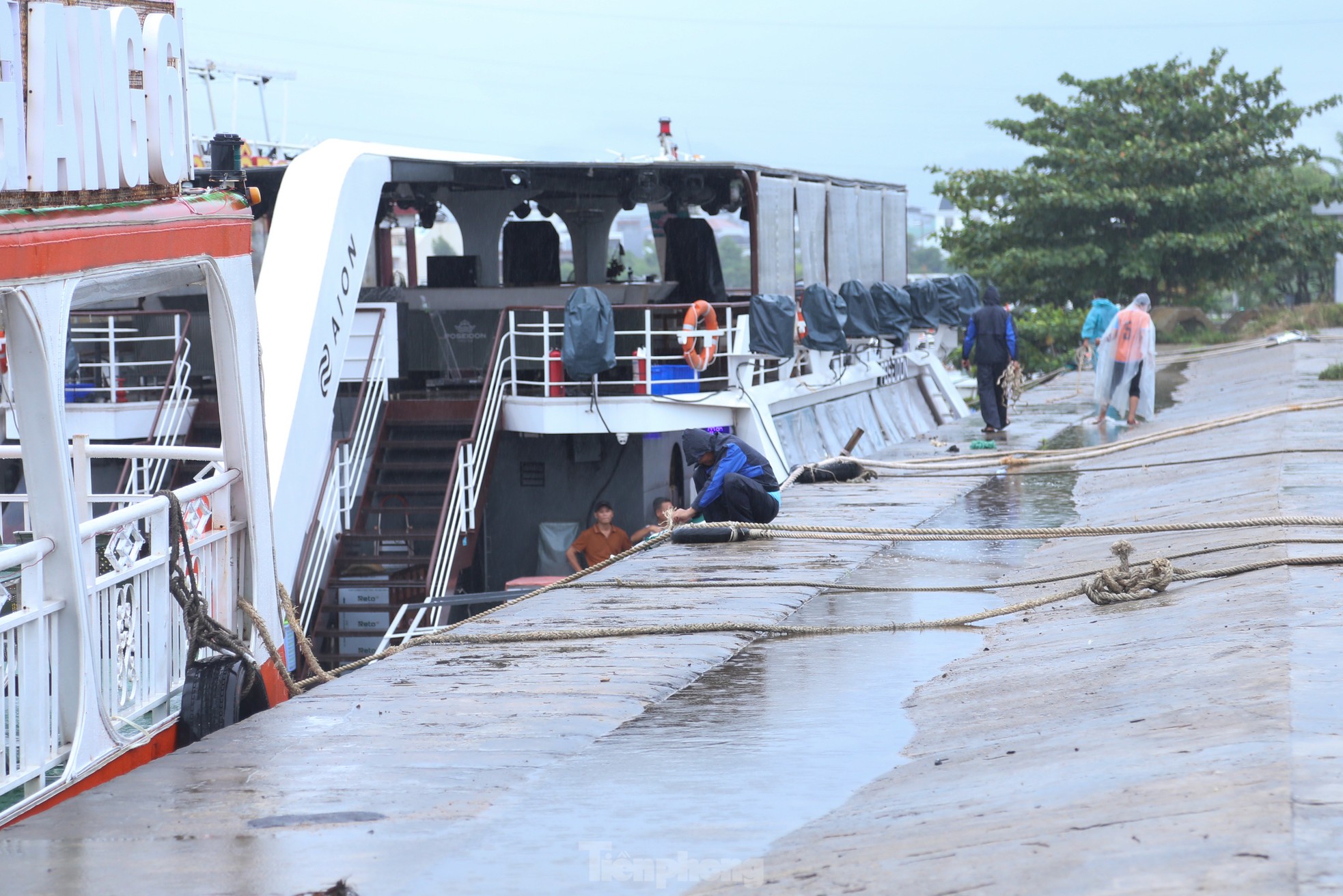 Du thuyền tiền tỷ ở Đà Nẵng đi "núp" bão số 4- Ảnh 12.