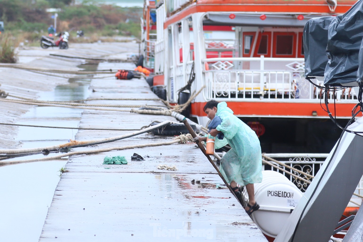 Du thuyền tiền tỷ ở Đà Nẵng đi "núp" bão số 4- Ảnh 14.