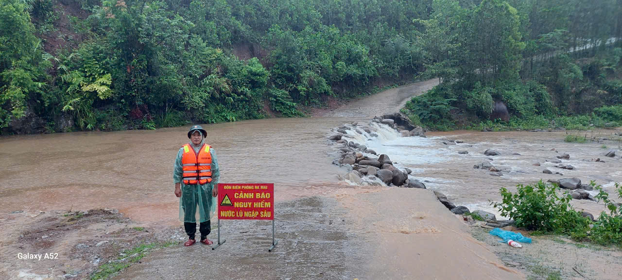 Bão số 4: Mưa lớn khiến nhiều bản làng ở Quảng Bình, Quảng Trị bị cô lập, chia cắt- Ảnh 1.