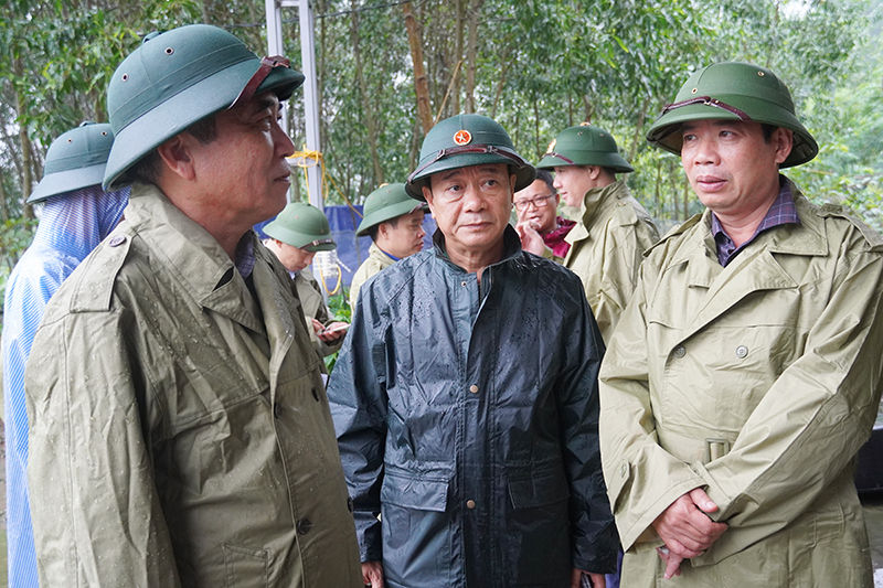 Trưởng Phòng Nông nghiệp huyện "kháng lệnh" di dời khỏi nơi nguy cơ sạt lở cao- Ảnh 1.