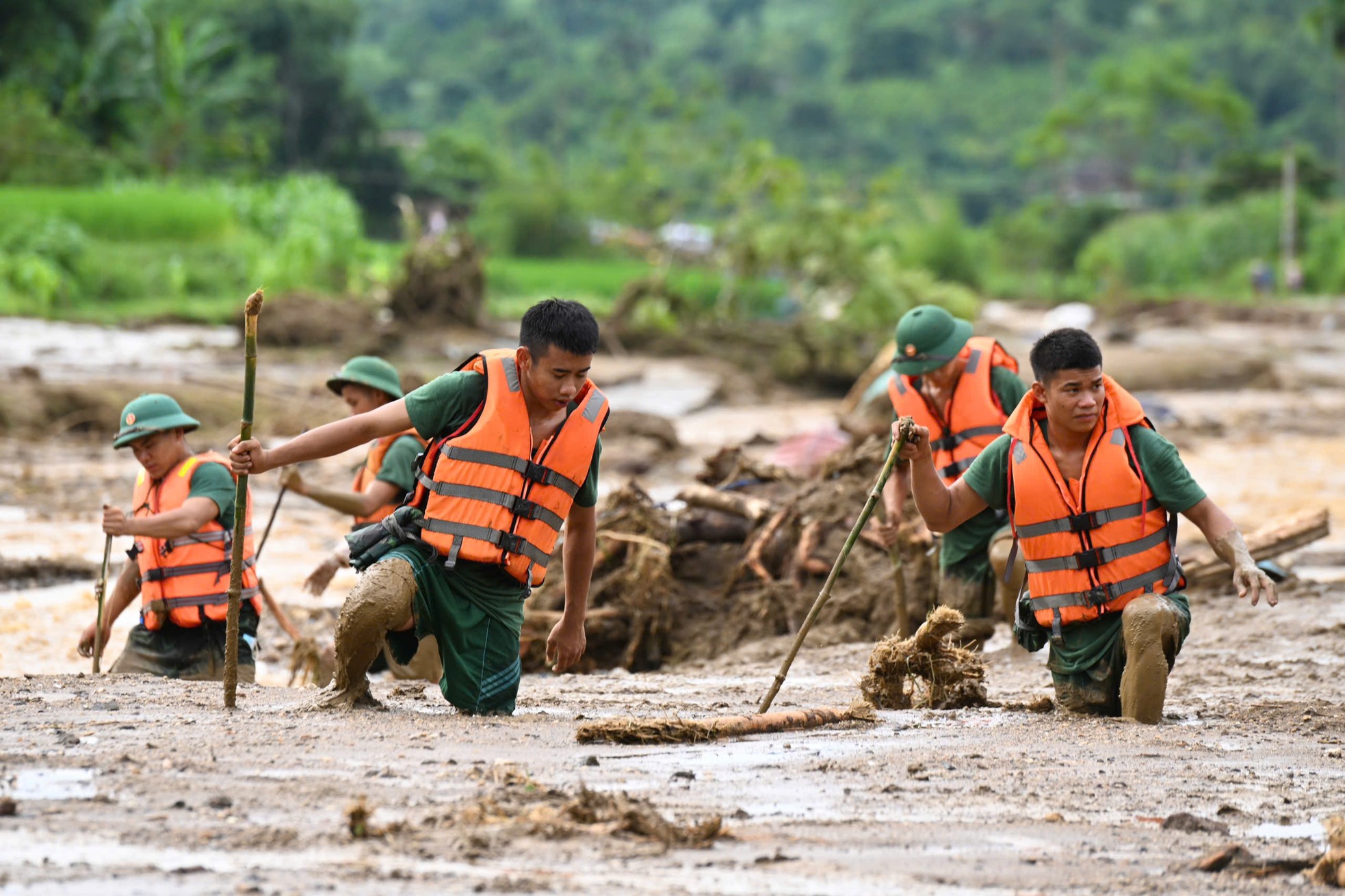 Binh nhì Trung đoàn 98 bật khóc khi phải rời Làng Nủ- Ảnh 1.