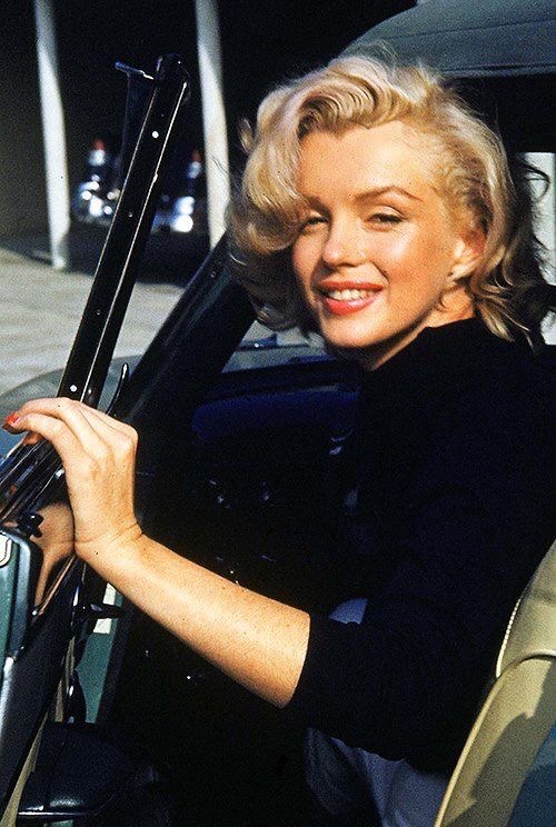 Bôi sáp lên khắp mặt giống Marilyn Monroe, cô gái khiến 19 triệu người dậy sóng- Ảnh 3.