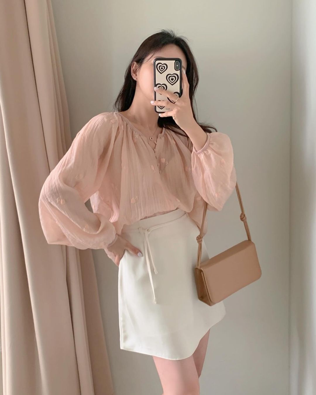 Áo blouse dài tay được hội mặc đẹp thi nhau diện trong mùa thu- Ảnh 5.