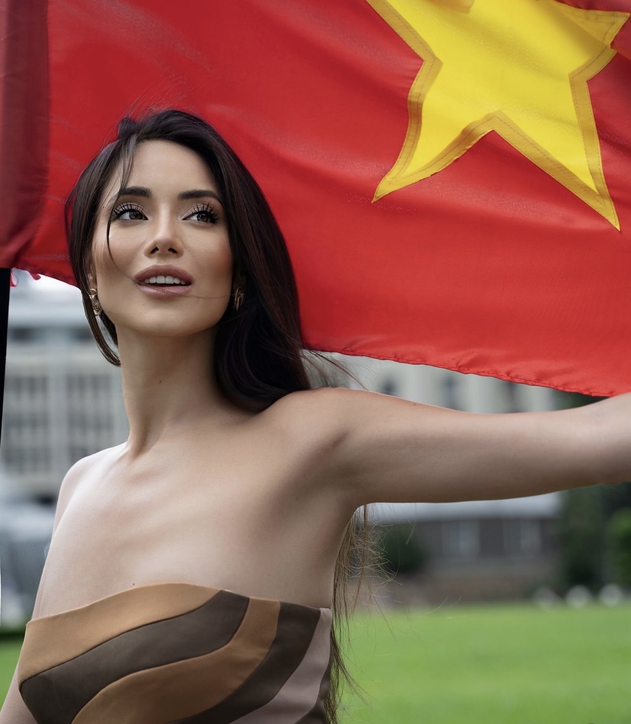 Mỹ nhân chiếm spotlight trên khán đài Miss Universe: Sắc vóc nóng bỏng không điểm chê- Ảnh 6.