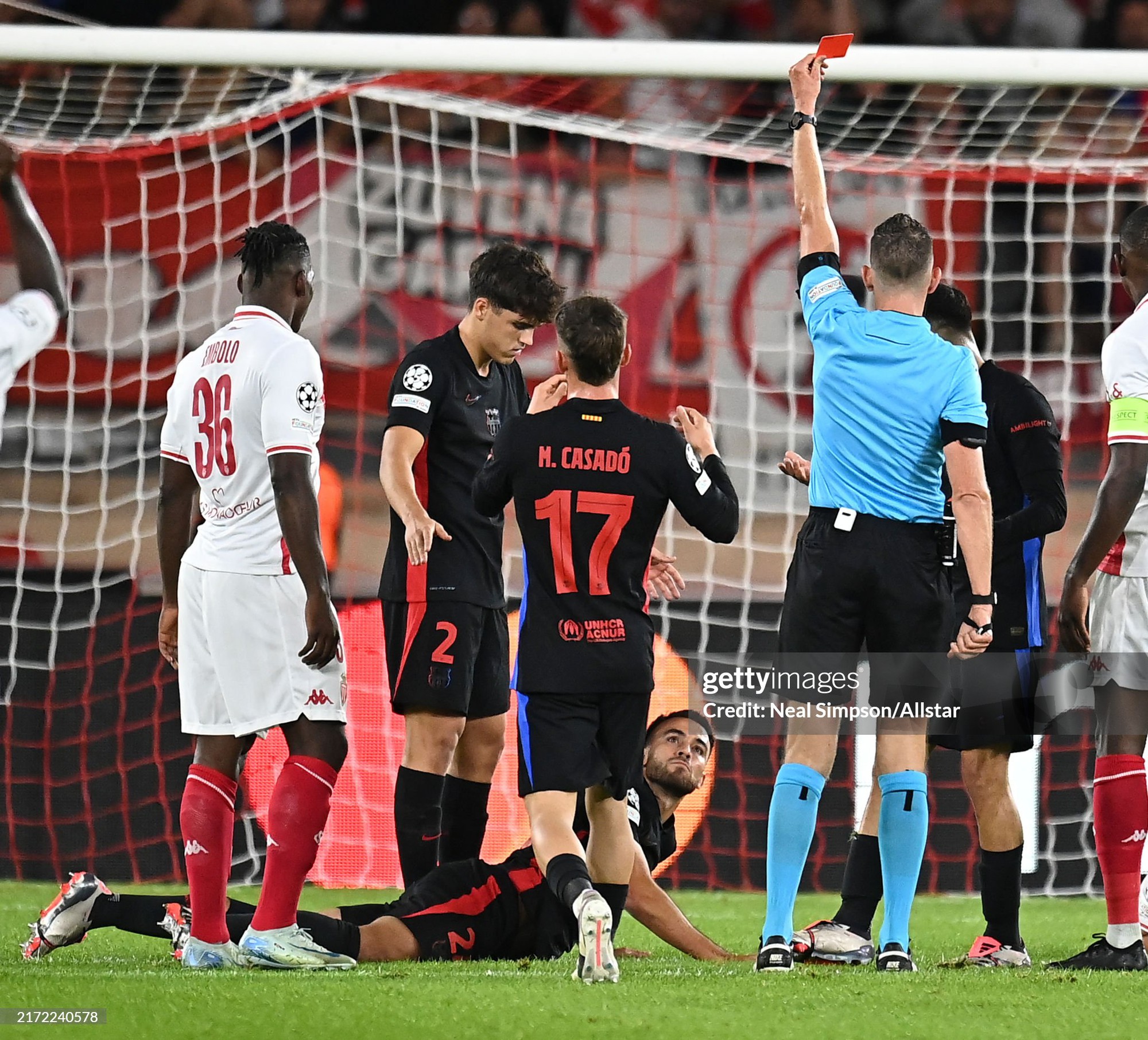 Lamine Yamal lập siêu phẩm, Barca vẫn đau đớn rời sân khách vì thẻ đỏ tai hại- Ảnh 1.