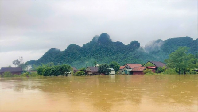 'Làng du lịch tốt nhất thế giới' ở Quảng Bình chìm trong biển nước- Ảnh 1.