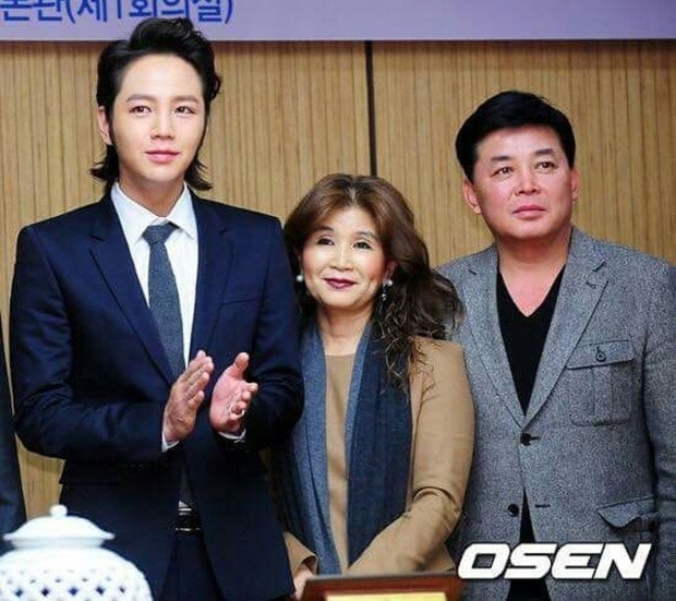 Hành động gây phẫn nộ của mẹ Jang Geun Suk khi con trai bị ung thư- Ảnh 2.