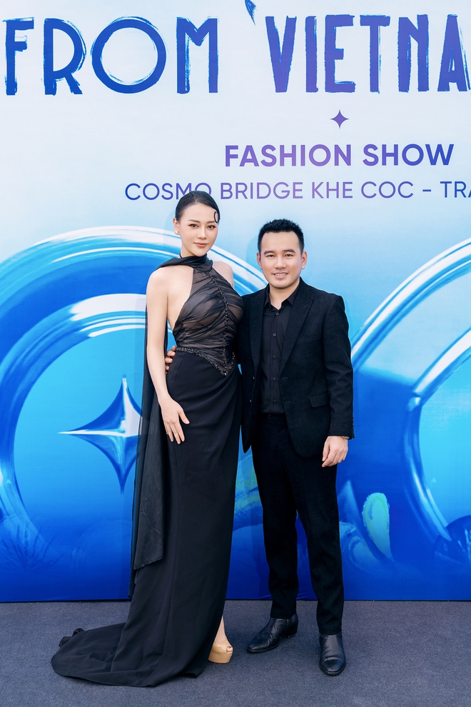 Đại hội hoa hậu tới dự show của NTK Lê Thanh Hoà, hay nhất là màn lên bè của bộ ba first face- Ảnh 1.