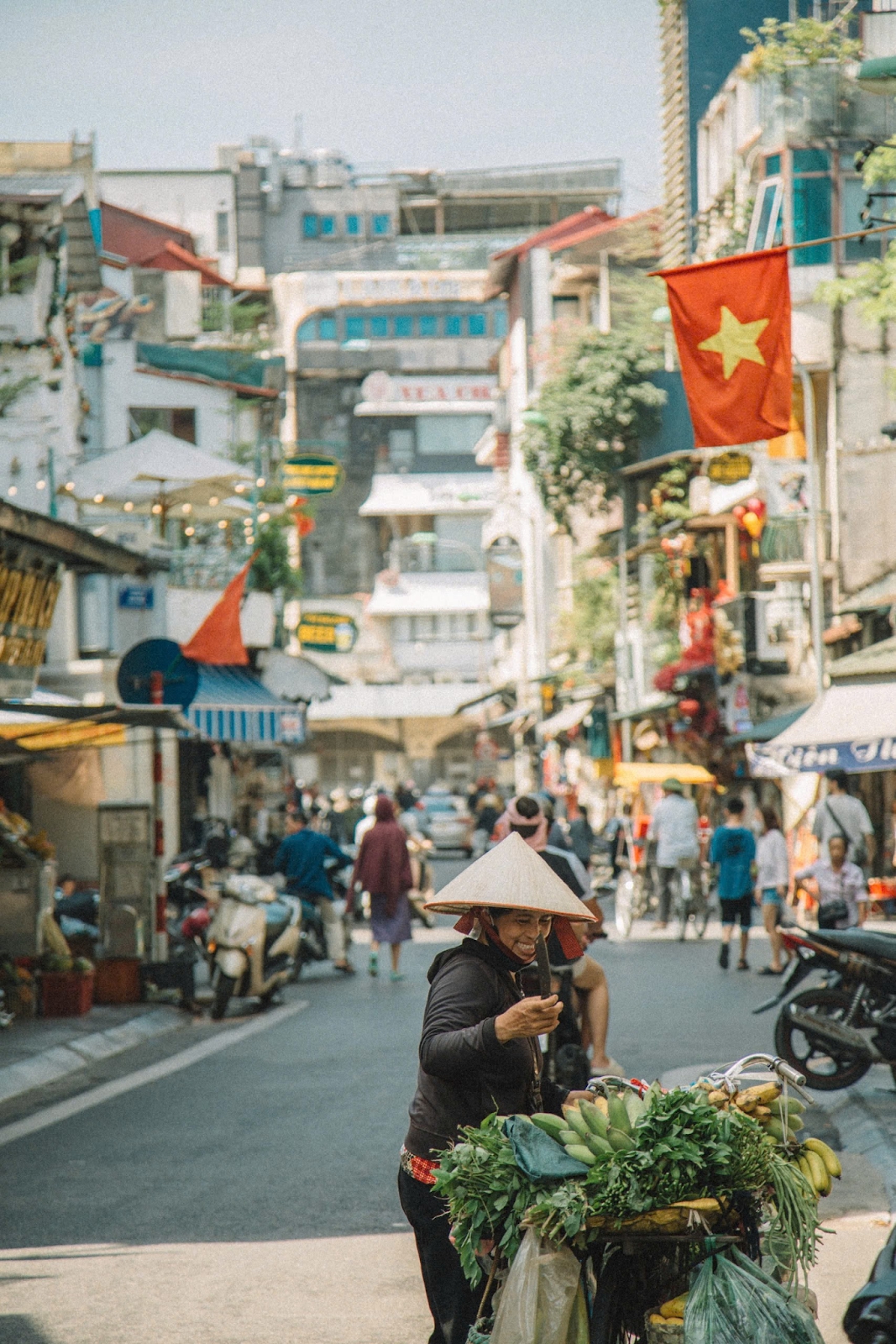 Những "cô hàng rong" mang theo cả mùa thu Hà Nội- Ảnh 4.