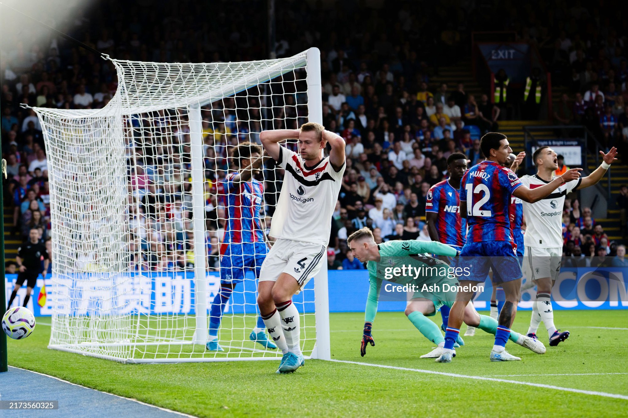 Dồn ép nghẹt thở, Man Utd vẫn rơi điểm đầy tiếc nuối trước "người cũ"- Ảnh 1.