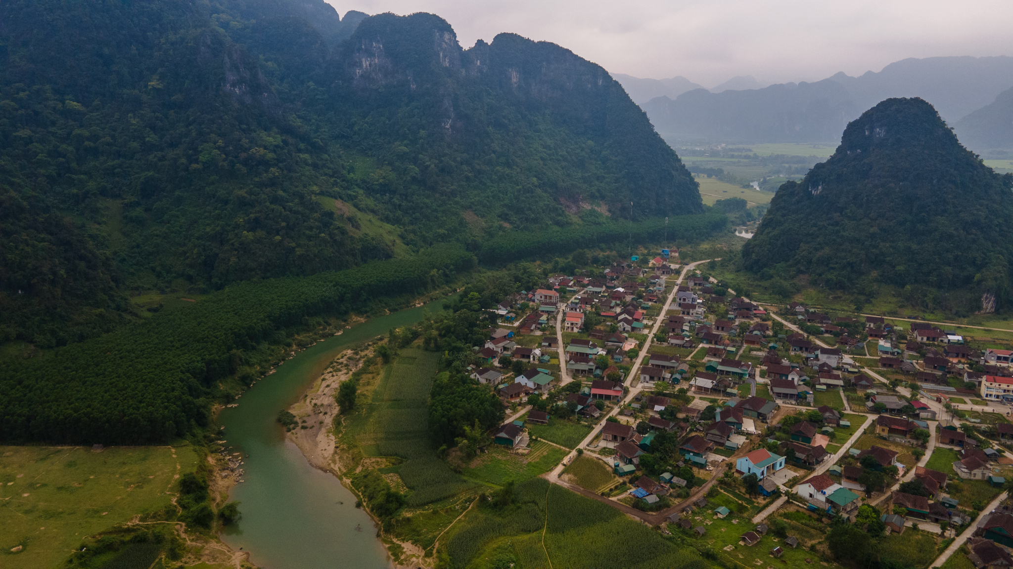 Lạ kỳ nơi người dân “sống vui với lũ” và chuyện nữ doanh nhân đứng sau những căn nhà “không bao giờ chìm” ở miền Trung- Ảnh 15.