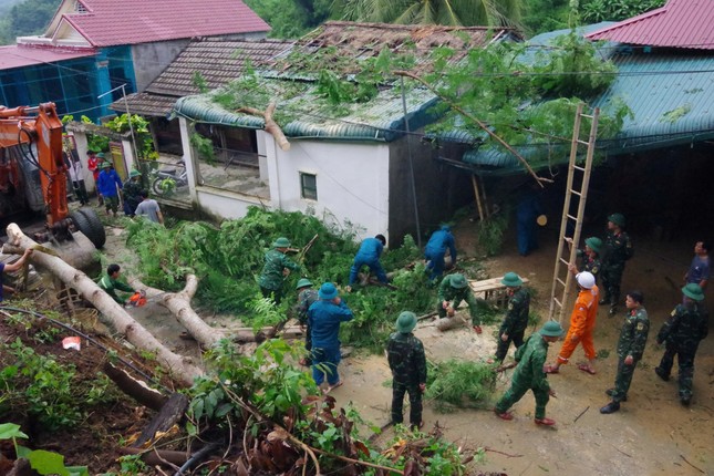 Nhà đổ sập, nước ngập sâu, huyện Mường Lát bị chia cắt- Ảnh 8.