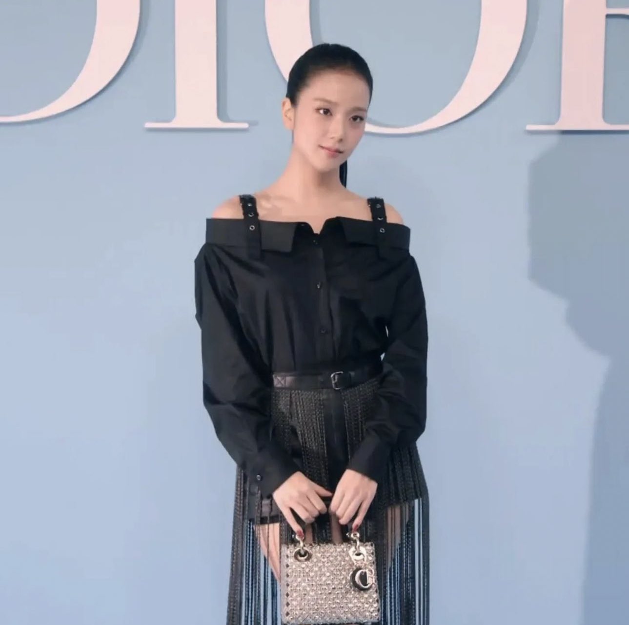 Jisoo đổ bộ Paris Fashion Week: Đẹp sang chảnh hết nấc, hội ngộ cả bạn trai Lisa và Anya Taylor-Joy- Ảnh 1.