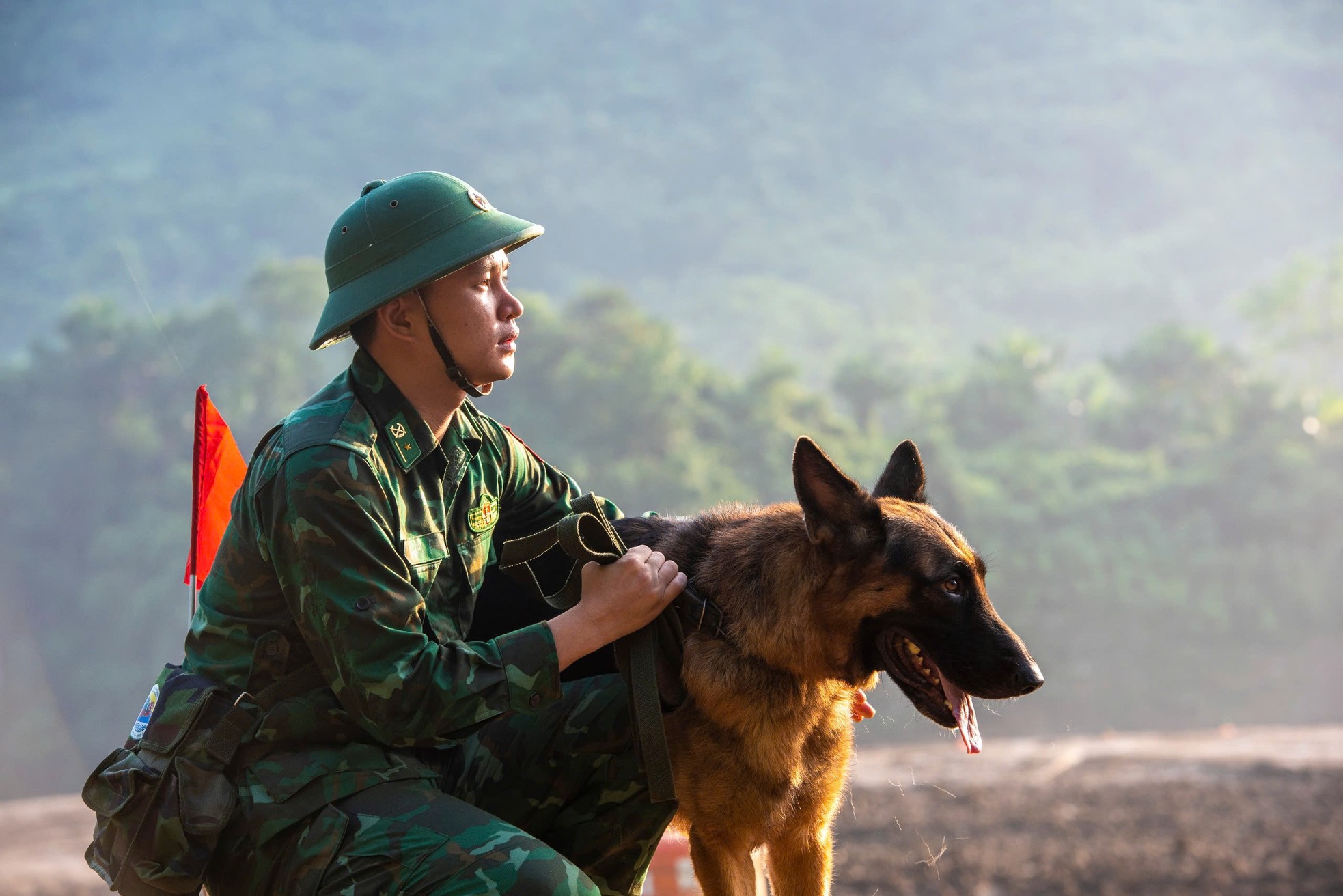 Cảm động của những chú quân khuyển Biên phòng làm nhiệm vụ tại Làng Nủ- Ảnh 8.