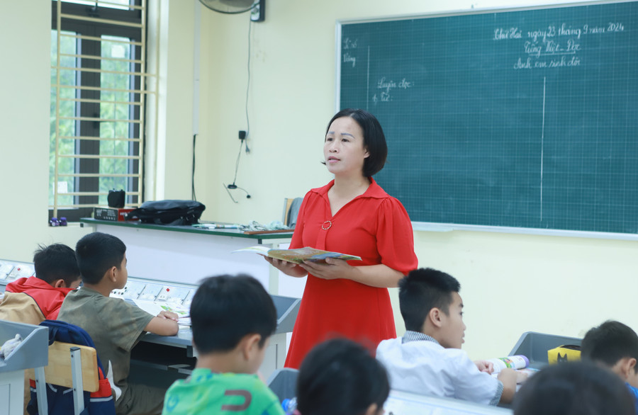 Học trò vùng "rốn lũ" Hà Nội phải đi học nhờ để kịp tiến độ chương trình- Ảnh 6.