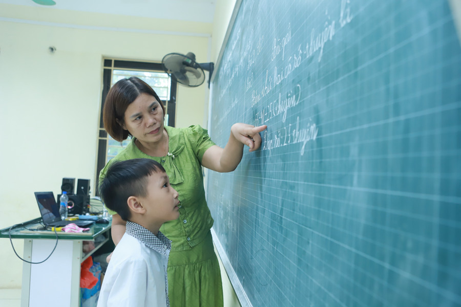 Học trò vùng "rốn lũ" Hà Nội phải đi học nhờ để kịp tiến độ chương trình- Ảnh 5.