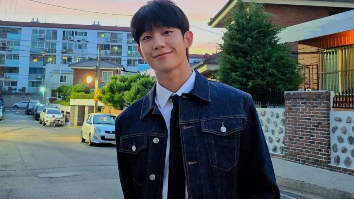 Gia thế khủng của mỹ nam Jung Hae In phim "Love Next Door"- Ảnh 1.