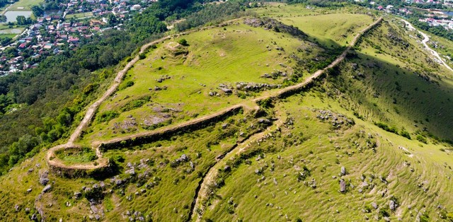 Nơi được ví như thảo nguyên nước ngoài ở Nghệ An, cách thành phố chỉ hơn 10km, vừa hoang dã vừa thơ mộng- Ảnh 11.