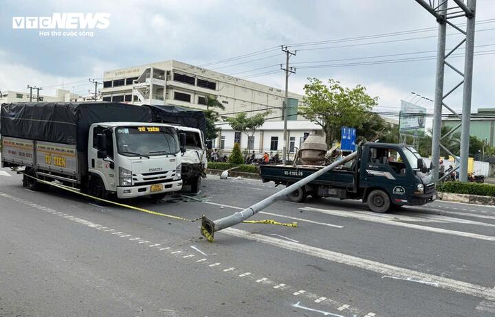 Lời kể nhân chứng vụ cảnh sát nổ súng, vây bắt xe tải 'điên'- Ảnh 1.