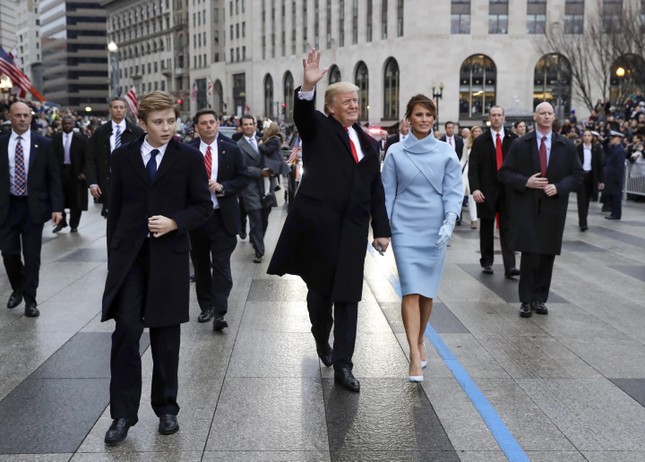 Bà Melania Trump lại phá vỡ chuẩn mực dành cho các đệ nhất phu nhân Mỹ- Ảnh 5.