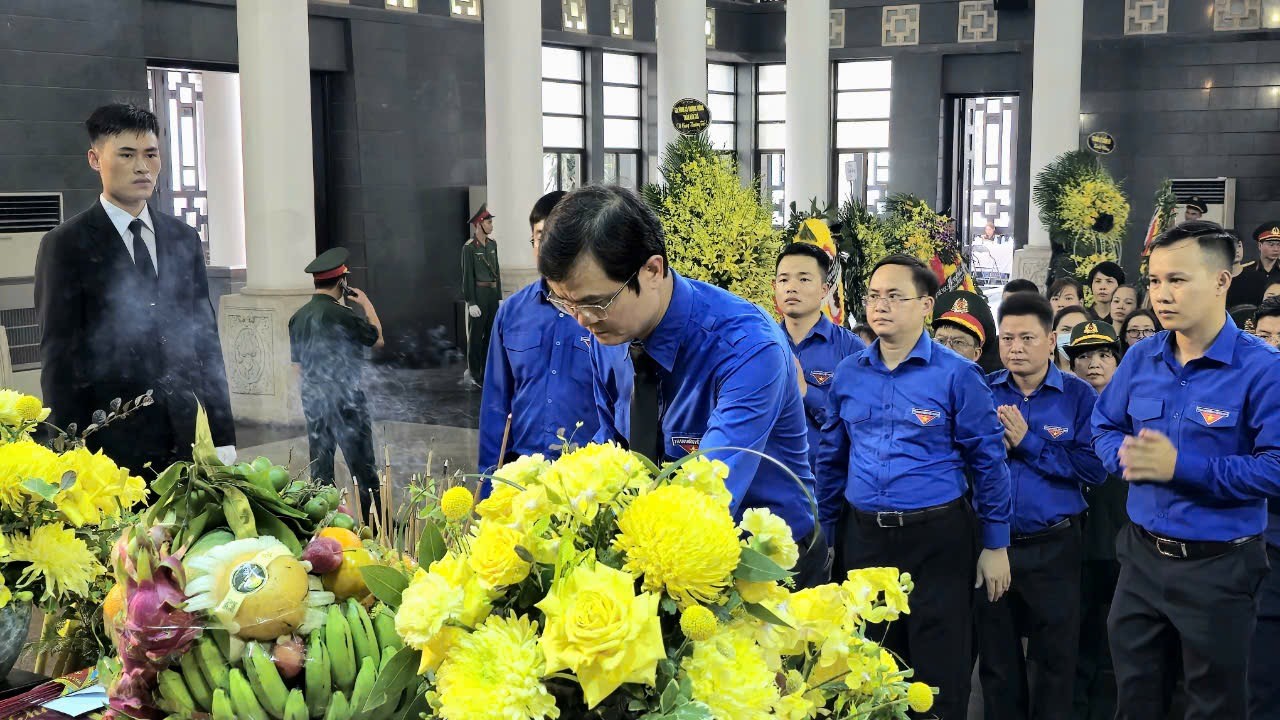 Thường trực Ban Bí thư Lương Cường cùng nhiều lãnh đạo viếng phu nhân Đại tướng Võ Nguyên Giáp- Ảnh 10.