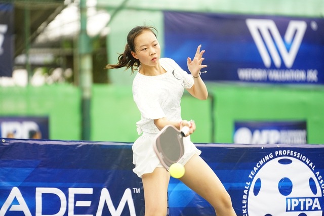 Choáng: VĐV pickleball trẻ nhất Việt Nam  nghẹt thở thắng trong trận chung kết, giành HCV thứ 3 chỉ trong 3 ngày tại giải vô địch thế giới- Ảnh 1.