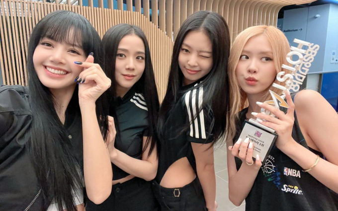 Các thành viên BLACKPINK liên tục tung hint solo, cuối năm “chiến" nhau tơi bời?- Ảnh 7.