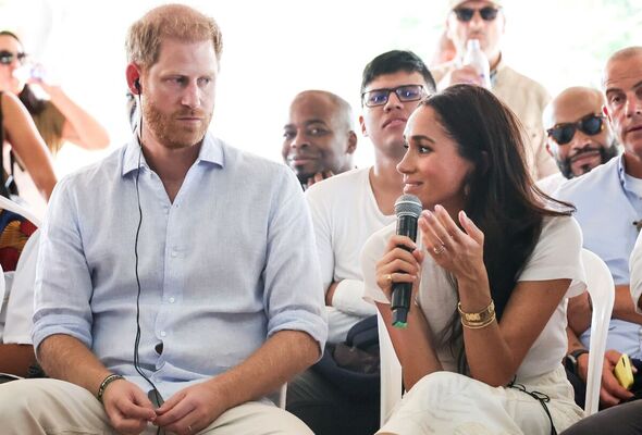 Harry cảm thấy "lép vế" trước Meghan và nung nấu ý định trở về Hoàng gia Anh- Ảnh 1.