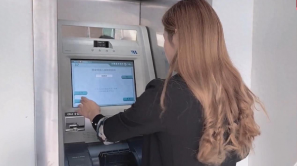 Bố gửi hơn 50 triệu đóng học phí, con gái tá hỏa khi ra ATM rút thấy chỉ còn 3.000 đồng: Ngân hàng thông tin "Các giao dịch trừ tiền đều hợp lệ!"- Ảnh 2.