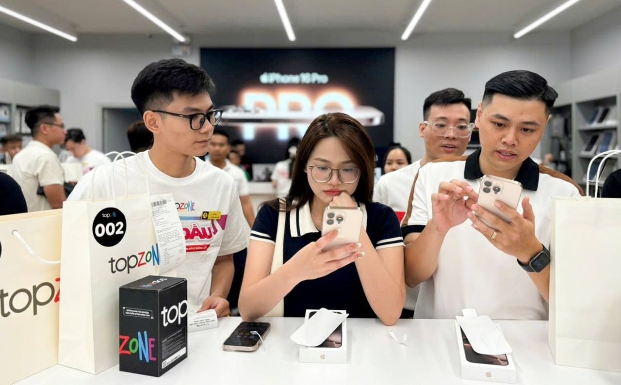 Người Việt chi hơn 1 nghìn tỷ mua iPhone 16 ngay trong ngày đầu tiên mở bán- Ảnh 2.