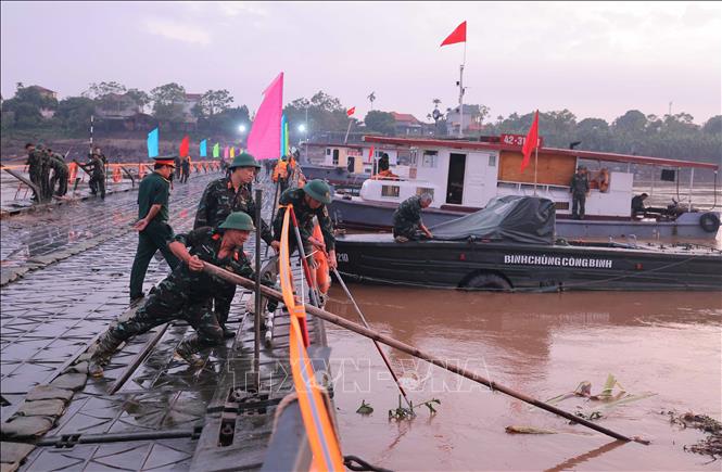 Chính thức thông xe cầu phao Phong Châu- Ảnh 3.