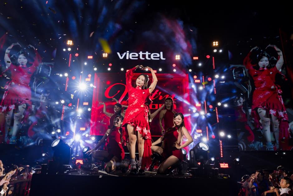 Viettel Y-Fest 2024 tại Đà Nẵng: “Kết nối trái tim” cùng âm nhạc và hành trình công nghệ thú vị- Ảnh 4.