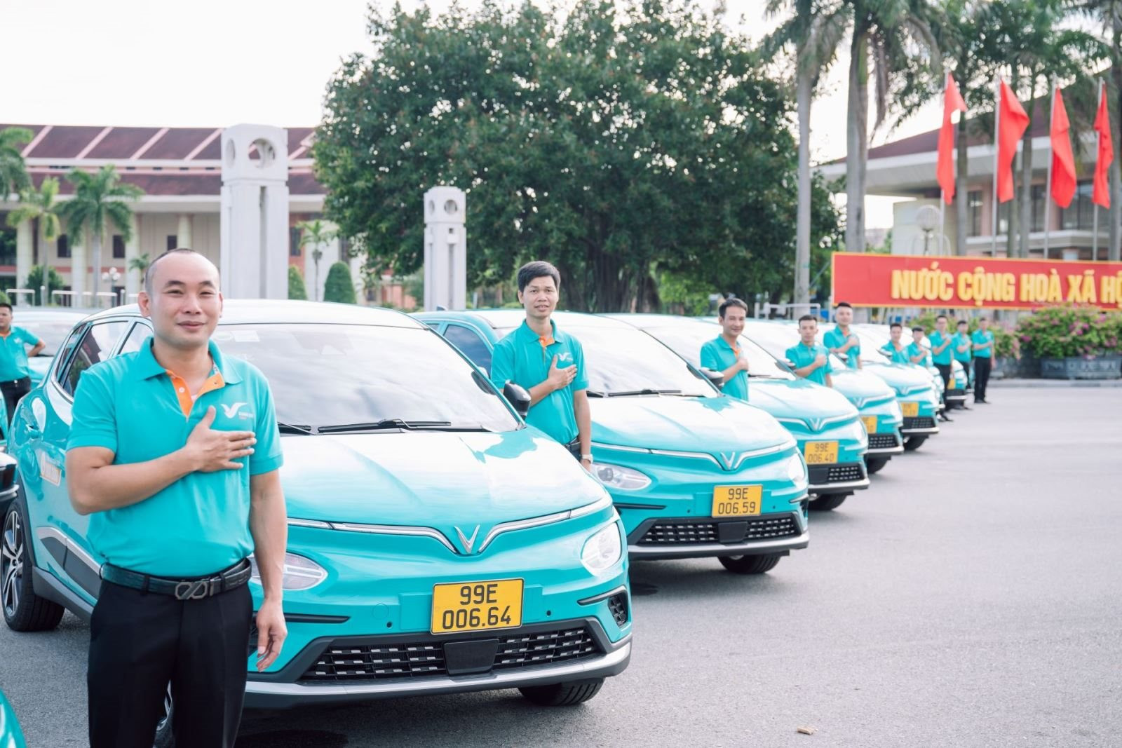 Hãng taxi của tỷ phú Phạm Nhật Vượng đem về bao nhiêu tiền cho Vingroup?- Ảnh 1.