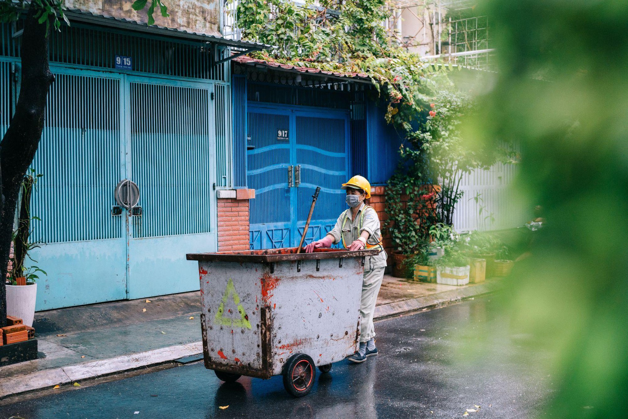 "Biết ơn hoá hành động": Cùng OMO tri ân những anh hùng thầm lặng và nhận quà đón Tết- Ảnh 1.