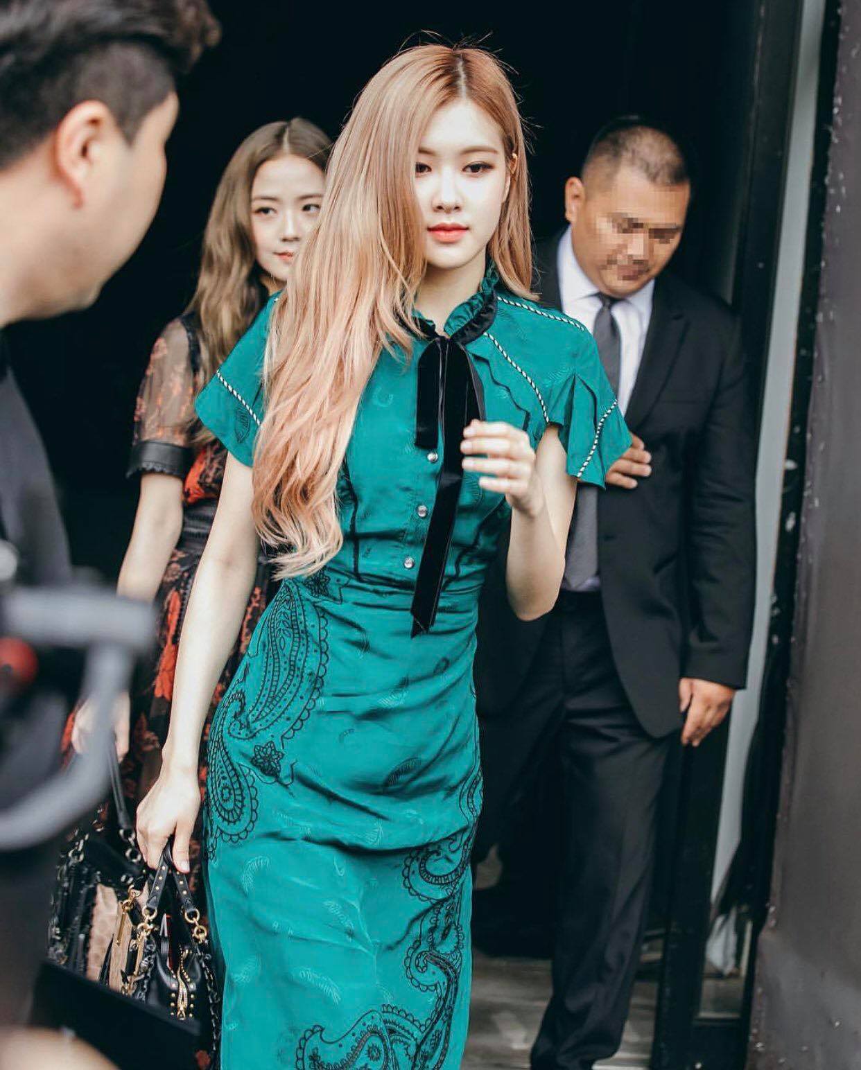 6 năm trước Jisoo, Rosé từng debut ngọt lịm tại fashion week nhưng bị 1 mỹ nhân "át vía"- Ảnh 14.