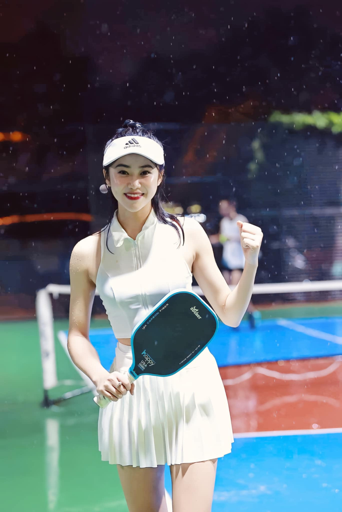 Mỹ nhân "nóng cùng World Cup" đọ sắc với hoa khôi bóng chuyền ở sân Pickleball: Visual phát sáng, đẹp gì mà đẹp thế!- Ảnh 4.