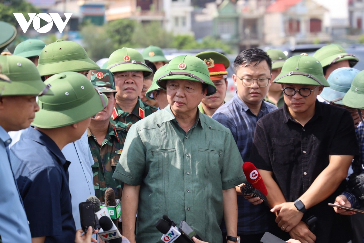 Trực tiếp: Siêu bão gây mưa lớn ở Hà Nội, cây đổ đè chết người- Ảnh 8.