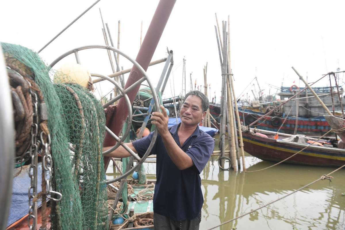 Trực tiếp: Siêu bão gây mưa lớn ở Hà Nội, cây đổ đè chết người- Ảnh 9.