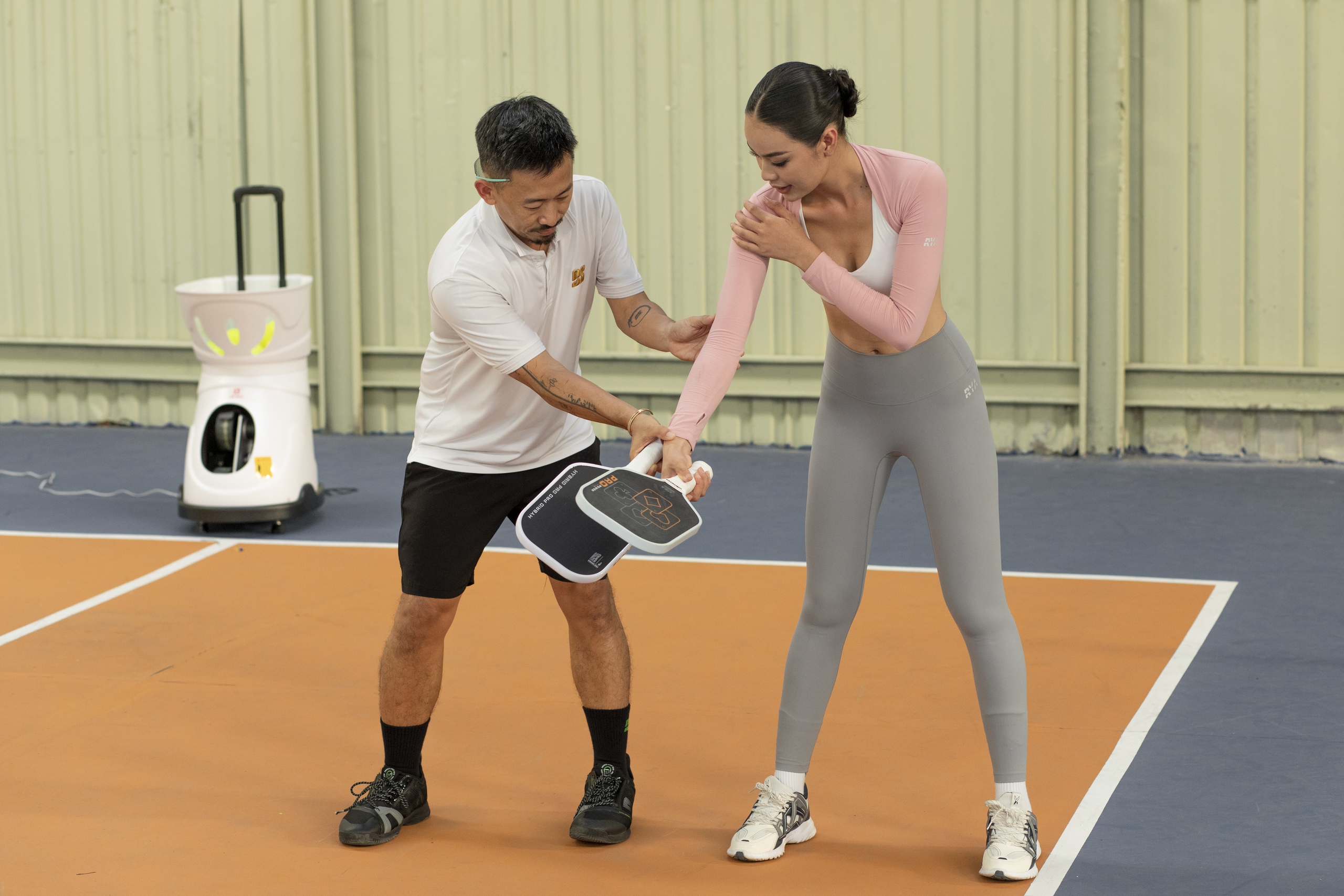 Dàn hậu Vbiz đọ mặt mộc trên sân pickleball, 1 sao nữ xuất hiện bên tình tin đồn kém 13 tuổi- Ảnh 3.