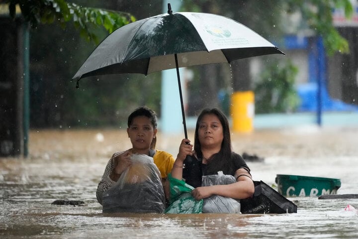 Siêu bão Yagi: Trung Quốc ban bố cảnh báo khẩn cấp, hàng chục chuyến bay bị hủy- Ảnh 3.