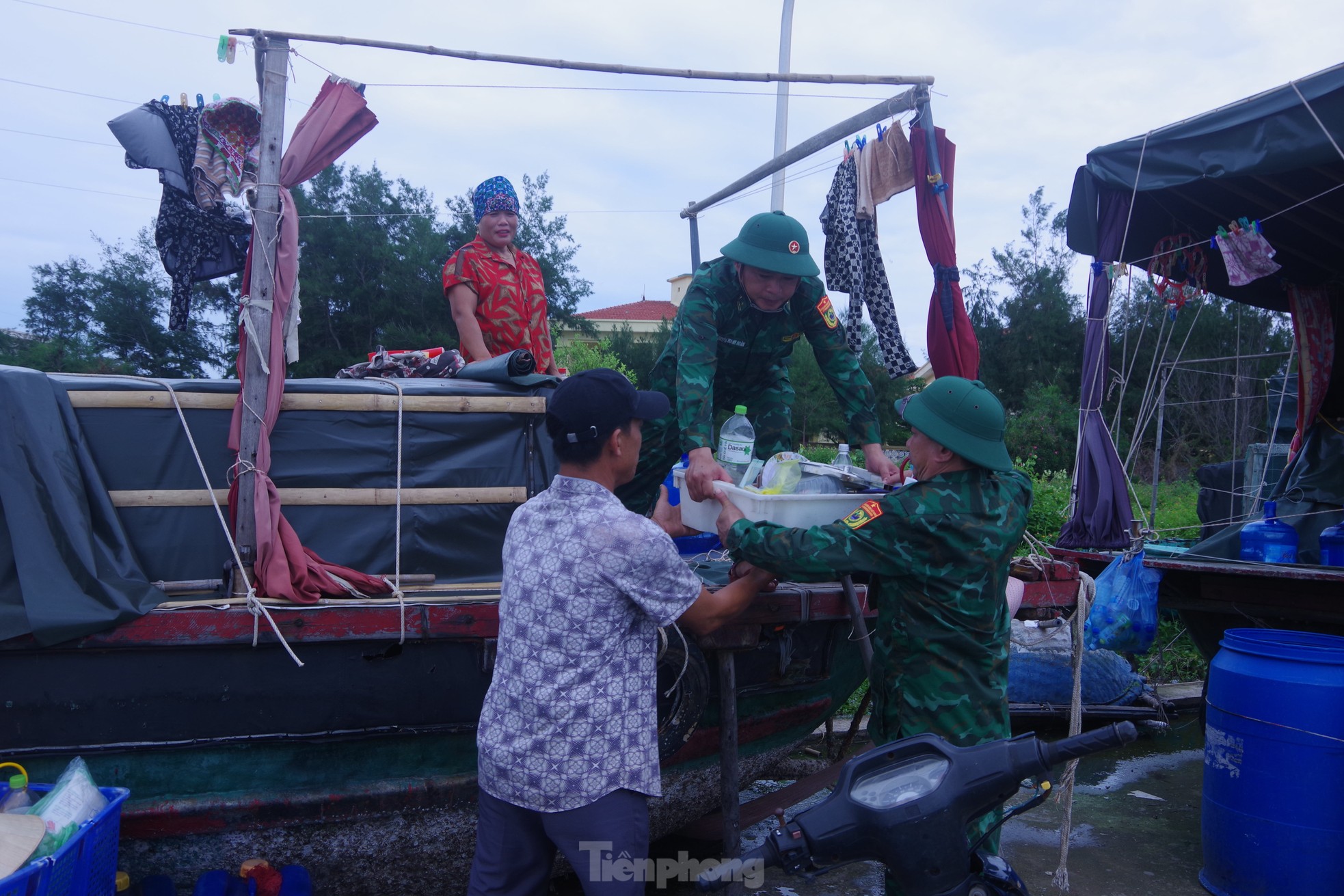 Quân đội huy động hơn 400 xe đặc chủng, 6 máy bay ứng phó với siêu bão YAGI- Ảnh 6.