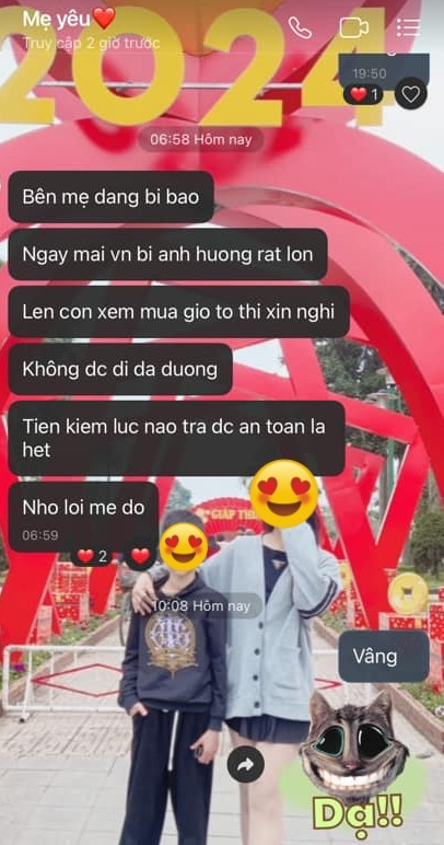 Loạt tin nhắn viral giữa lúc bão số 3 căng thẳng nhất, thấm lời dặn của 1 người mẹ đang ở xa con- Ảnh 1.