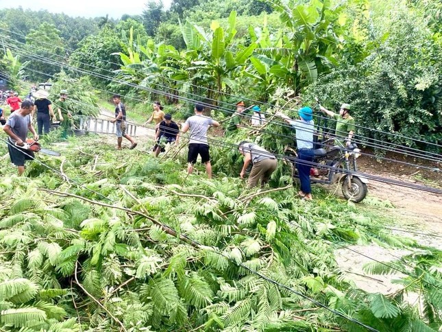 Di dời gần 500 hộ dân ở Hòa Bình, Yên Bái lên phương án di dời hơn 10.000 người để tránh bão- Ảnh 17.