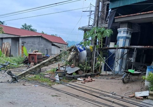 Di dời gần 500 hộ dân ở Hòa Bình, Yên Bái lên phương án di dời hơn 10.000 người để tránh bão- Ảnh 14.