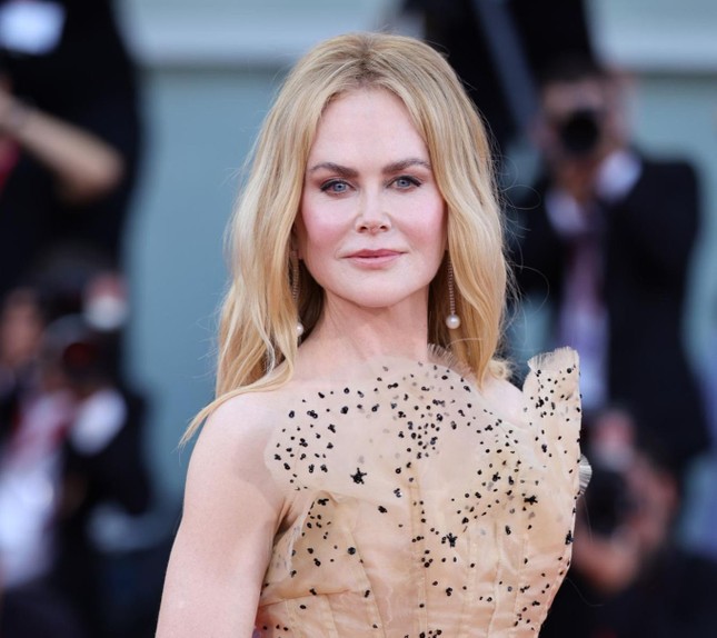 Vừa tới LHP Venice, Nicole Kidman nhận tin mẹ qua đời đột ngột- Ảnh 1.