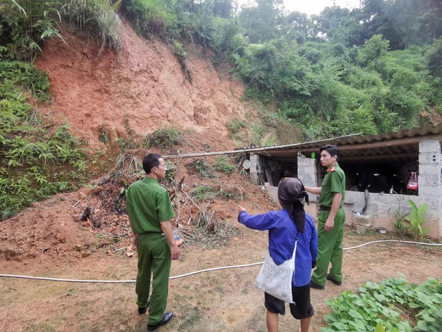 Xuyên đêm đối phó với bão lũ ở Lạng Sơn- Ảnh 16.