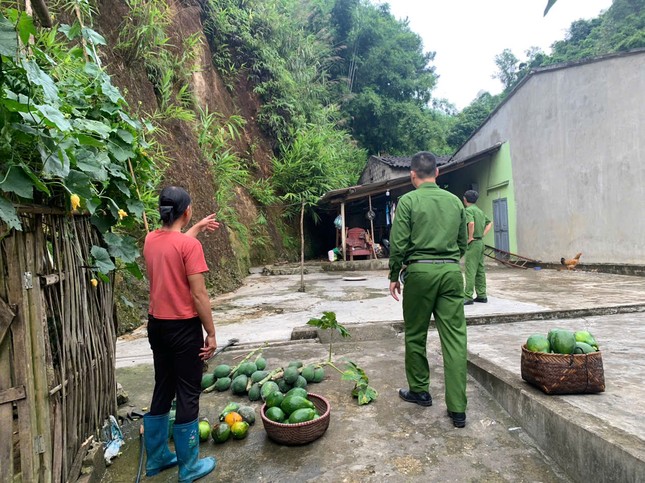 Xuyên đêm đối phó với bão lũ ở Lạng Sơn- Ảnh 14.