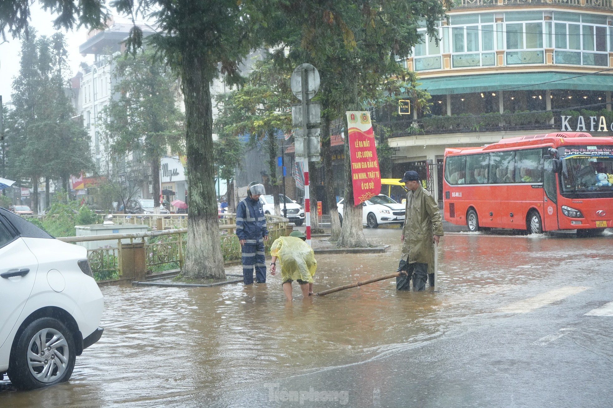 Ngập &uacute;ng, sạt lở, giao th&ocirc;ng &aacute;ch tắc cục bộ ở Sa Pa- Ảnh 3.