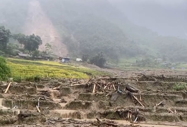 Sạt lở nghiêm trọng khiến 13 người thương vong, 4 người mất tích ở Lào Cai- Ảnh 8.