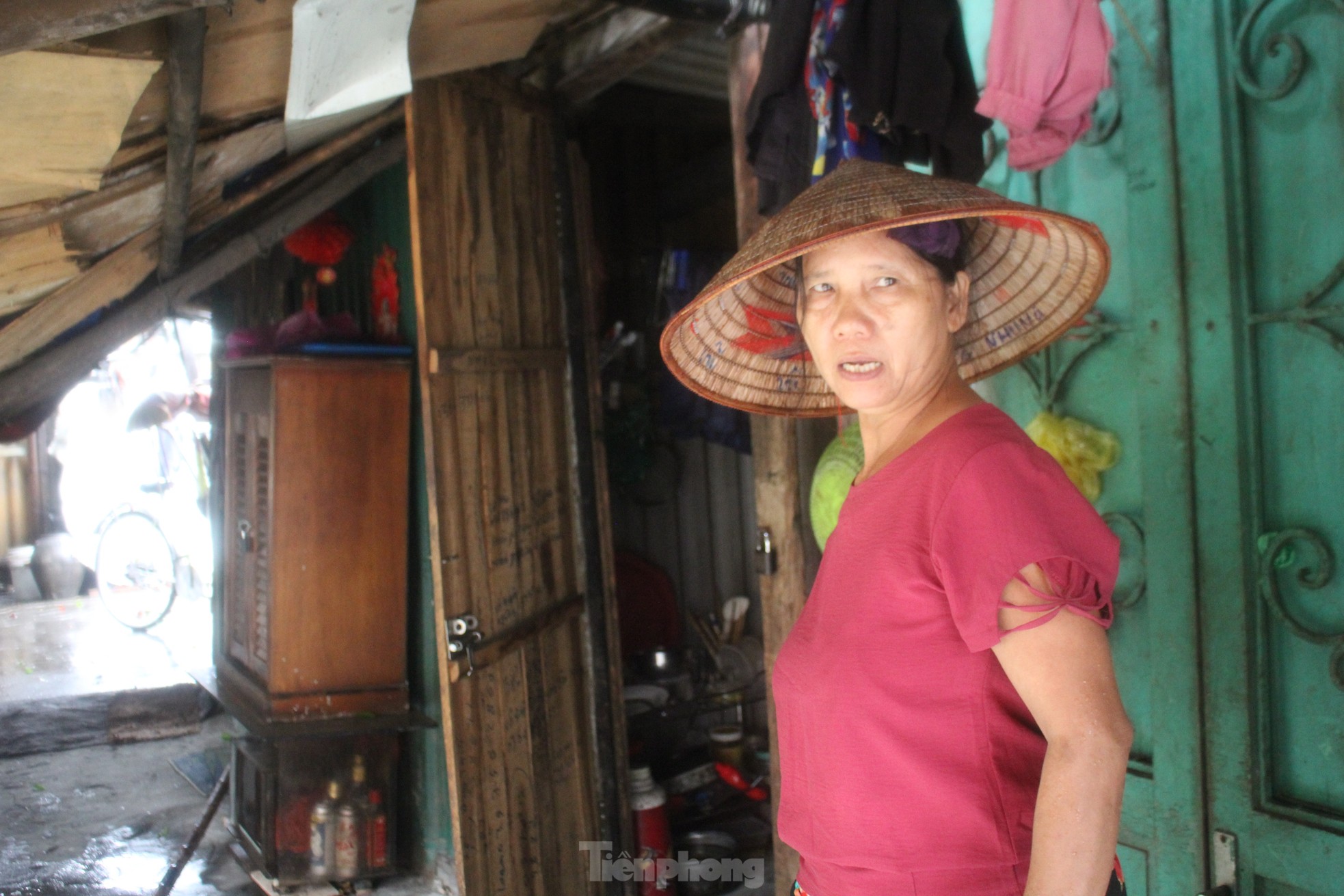 'Ngày quên ăn, đêm không ngủ' tại xóm trọ tồi tàn nhất Thủ đô vì sợ siêu bão cuốn bay mất nhà- Ảnh 8.